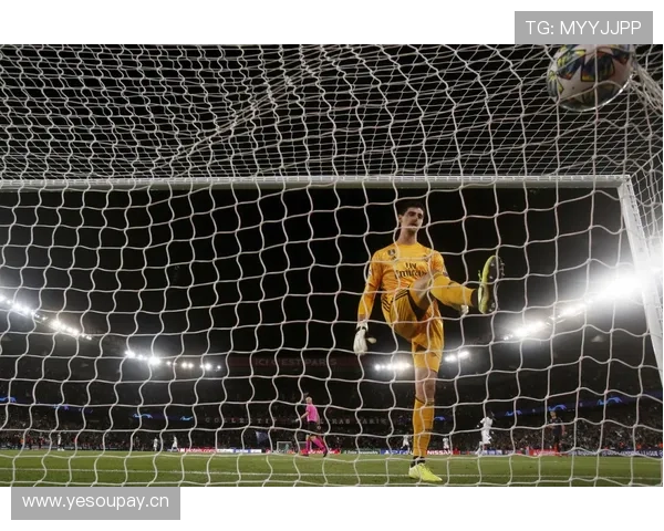 库尔图瓦:禁区统治力与高球处理能力解析 库尔图瓦:禁区统治力与高球处理能力解析