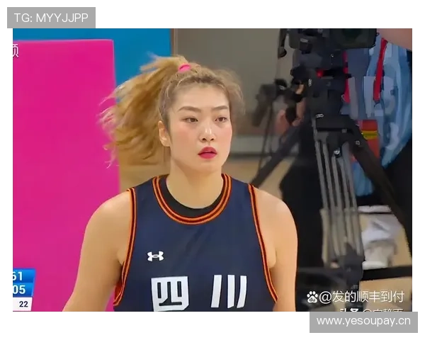 看韩旭现身，拎的那个包像能付掉我半年房租，活生生明星既视感